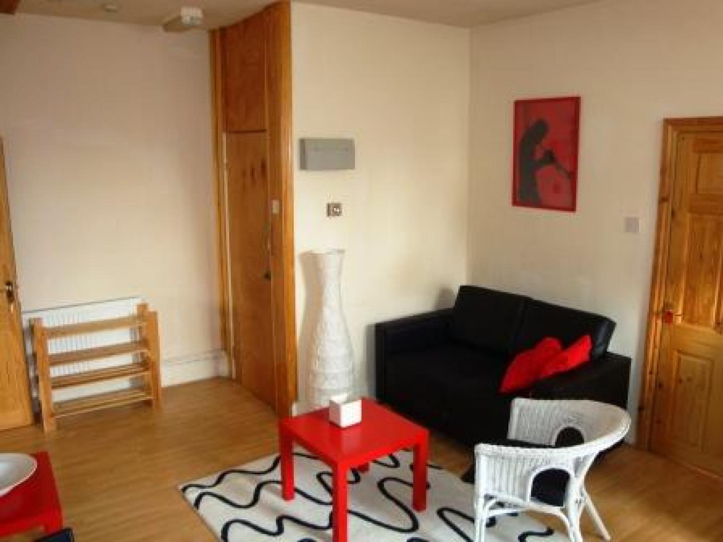 			2 Bedroom, 1 bath, 1 reception Flat			 Salusbury Road, QUEENS PARK